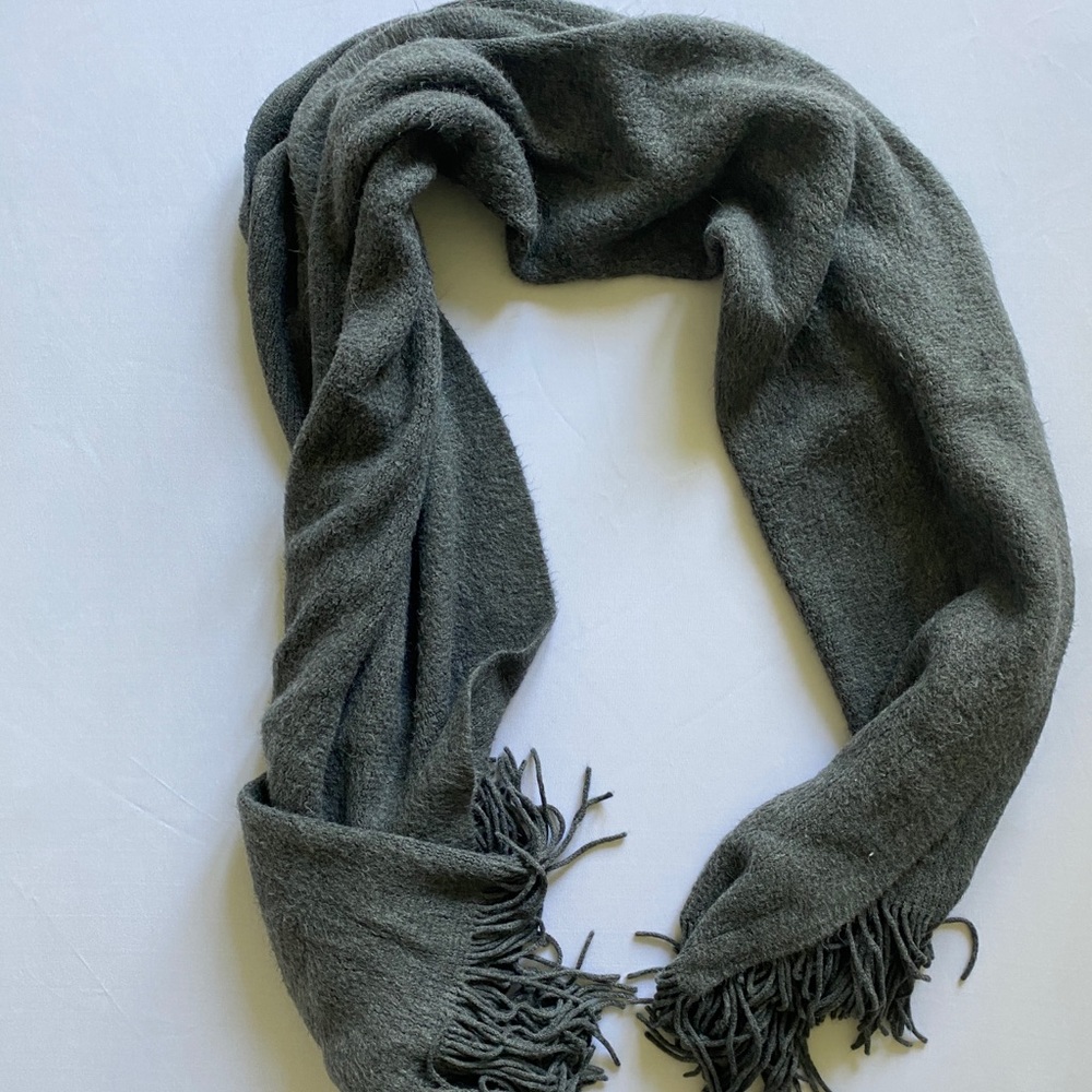 Gray Scarf - Picture 2 of 3